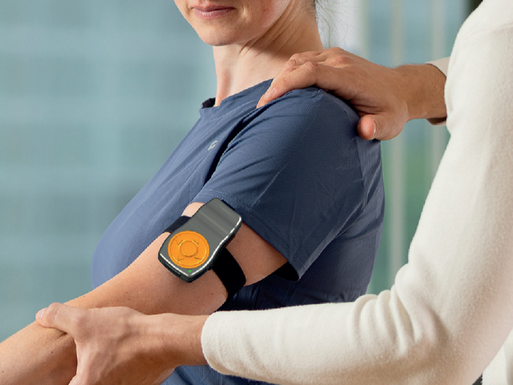 Laptop zeigt Ergebnis der digitalen Diagnostik und das Analysetool mobee spine.